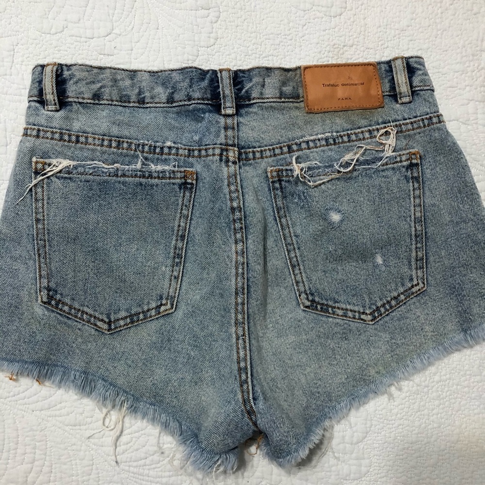 Shorts - Picture 3 of 3